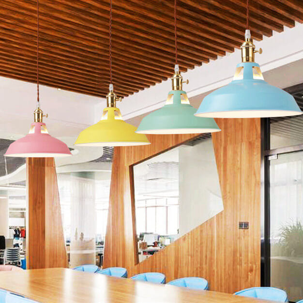 "Luksuriøs nordisk pendellampe i blå med industrielt design og minimalistisk stil, justerbar lengde for moderne hjem."