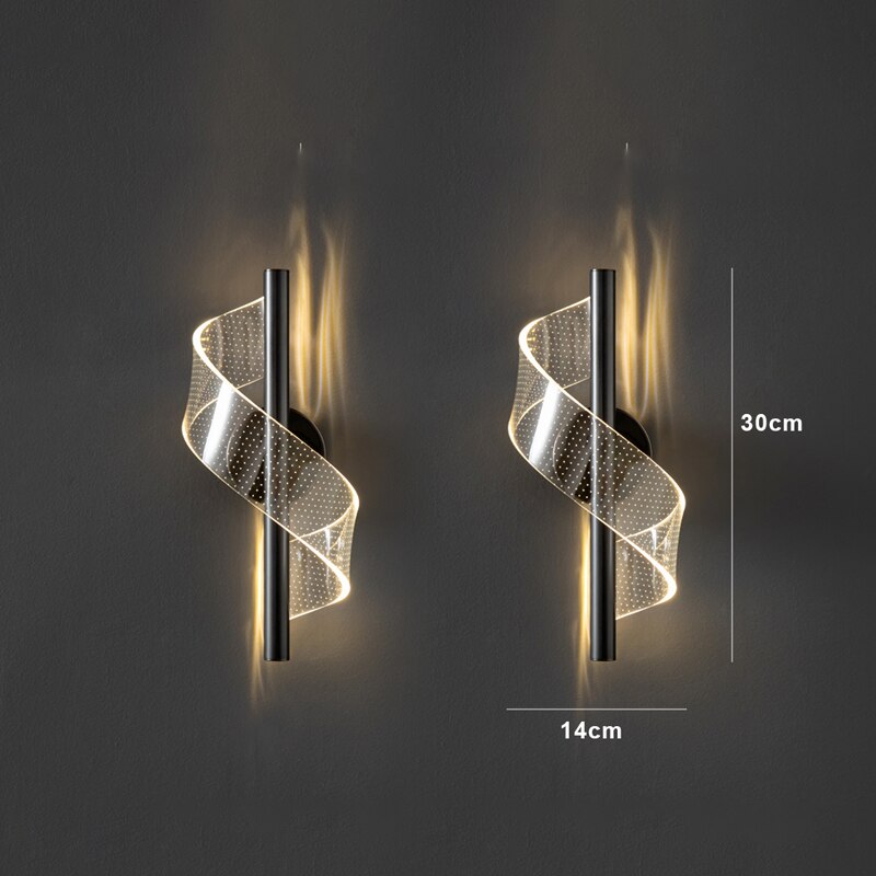 "Luksuriøs vegglampe i glass med moderne LED, elegant kandelaberdesign, gir sofistikert belysning til interiør"