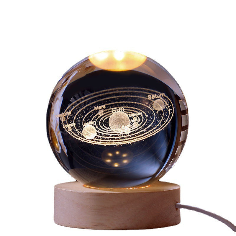Månekrystallkule med LED-lys, perfekt som bordlampe og stemningsfull nattlampe.