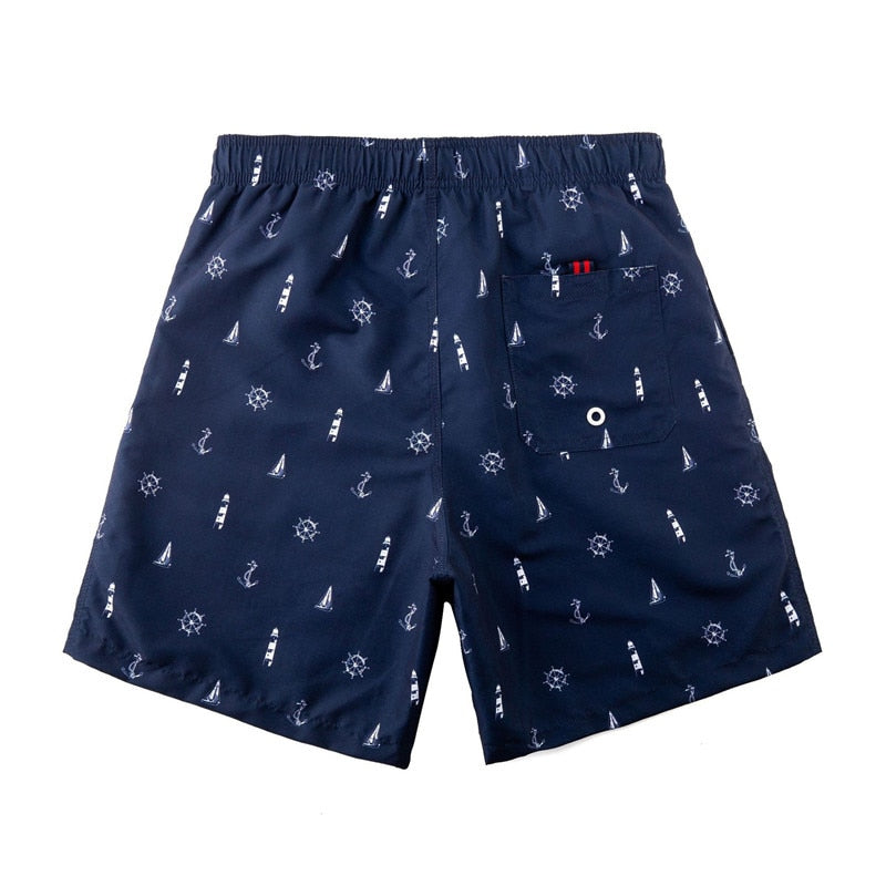 Lett og hurtigtørkende boardshorts for menn, perfekt for ferie og stranddager. Moderne mønsterdesign.