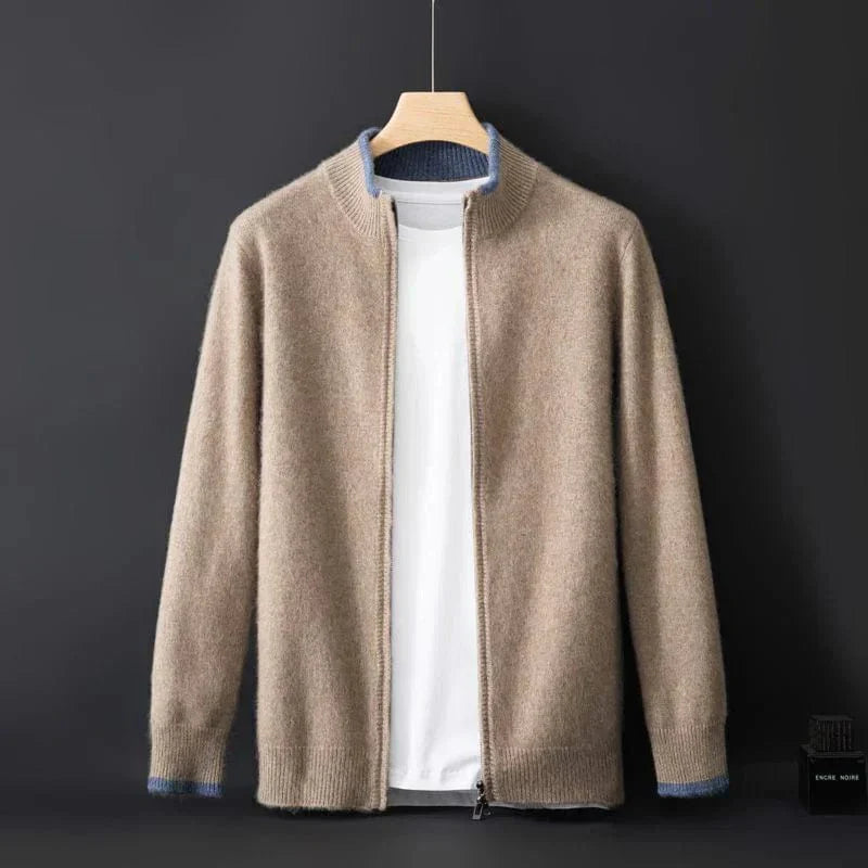 Elegant herrejakke med full glidelås. Minimalistisk design gjør den til en allsidig vår- og høstjakke.