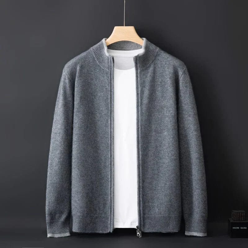 Minimalistisk herrejakke med glidelås, vist fra siden. Kashmirjakke som passer perfekt til lagpålag-stil.