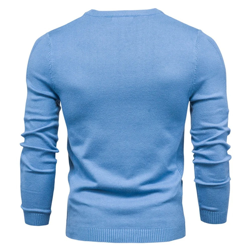 Stilren svart slim fit herregenser, varm og langermet med o-hals, ideell for kjølige kvelder.