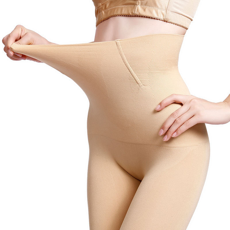 "Mageformende shorts i beige, høy midje, gir komfort og støtte. Perfekt for å forme mage, rygg og lår."