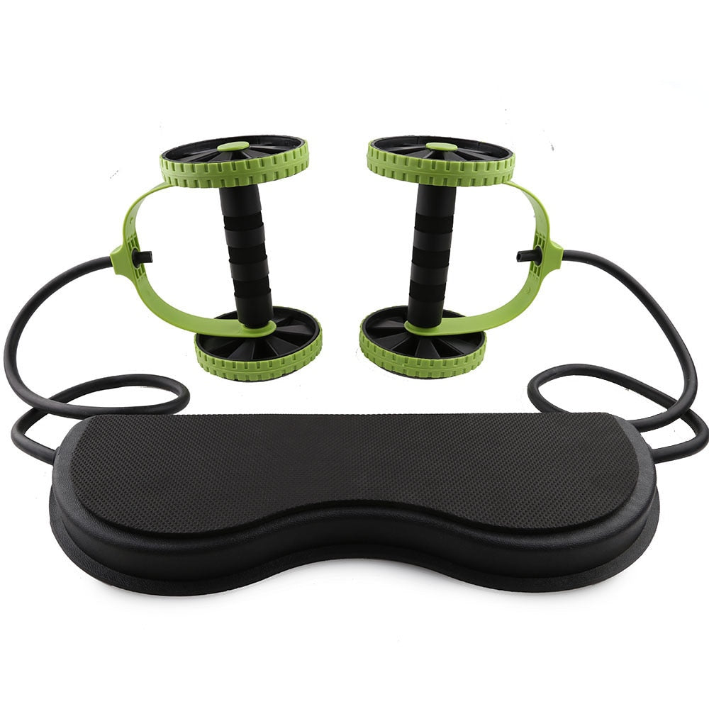Person demonstrerer magehjul for dynamisk helkroppstrening. Ergonomisk design for effektiv fitness.