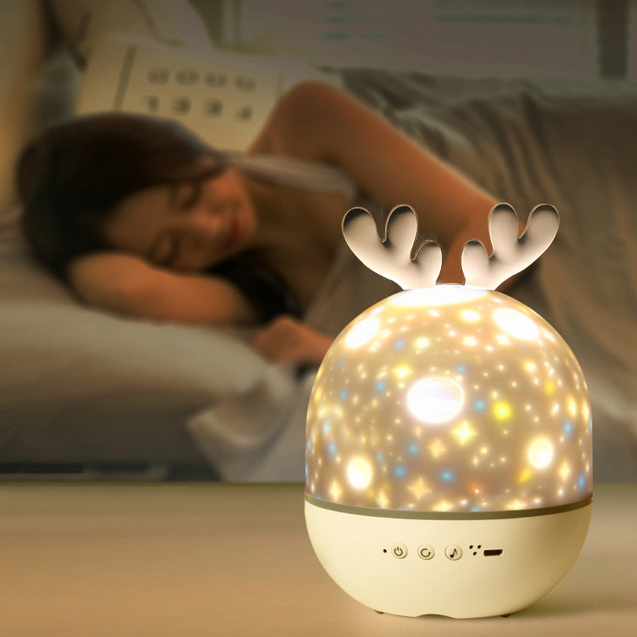 Stjerneprojeksjon lampe med musikkhøyttaler, forvandler rommet til et stjernefylt univers