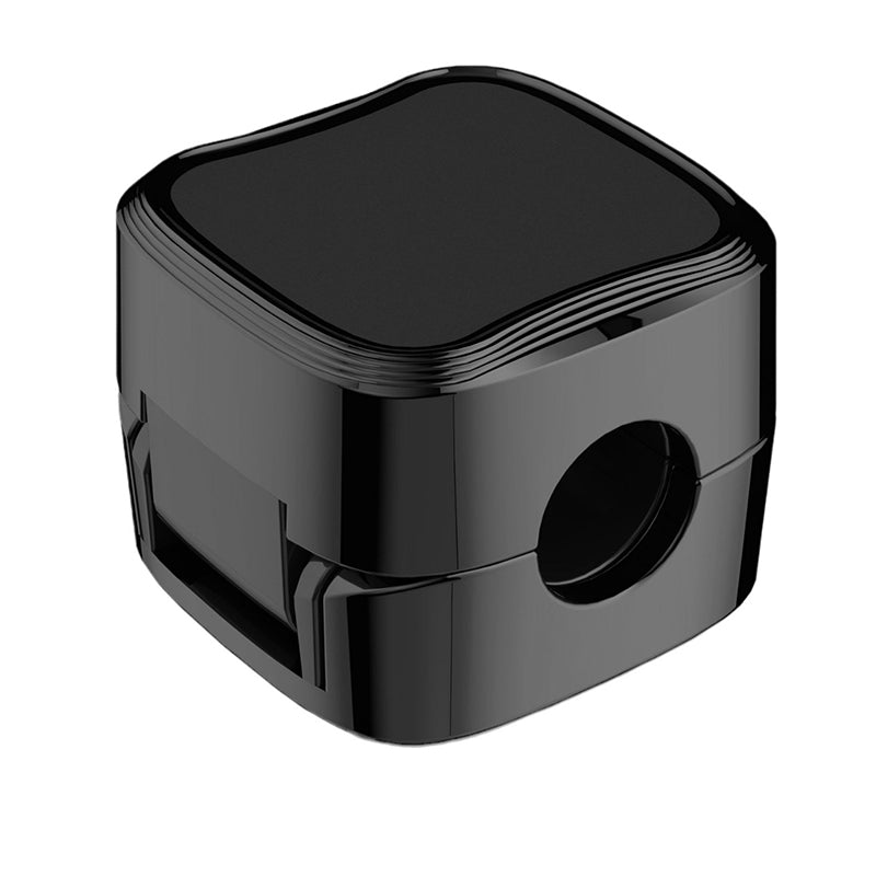 "Magnetisk ledningsholder som organiserer kabler effektivt, med stilren design og sikker lås for tekniske enheter."