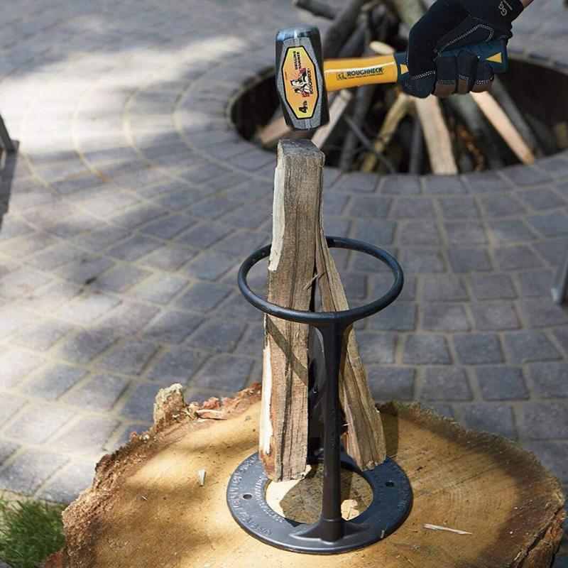 Sikker vedkløyver av stål, manuell betjening for enkel kløyving av ved til peisen.
