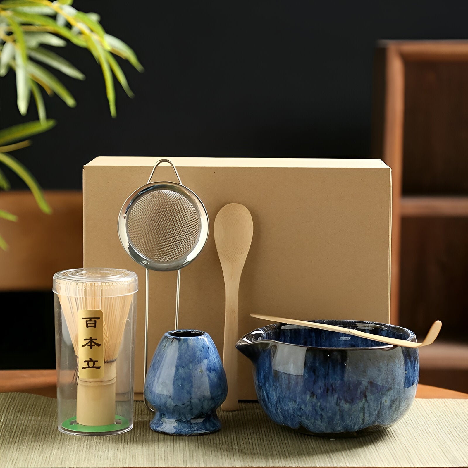 "Matcha Keramikksett - 6 deler - tradisjonell te-seremoni - inkluderer matcha-bolle, visp, scoop og sil, estetisk design."