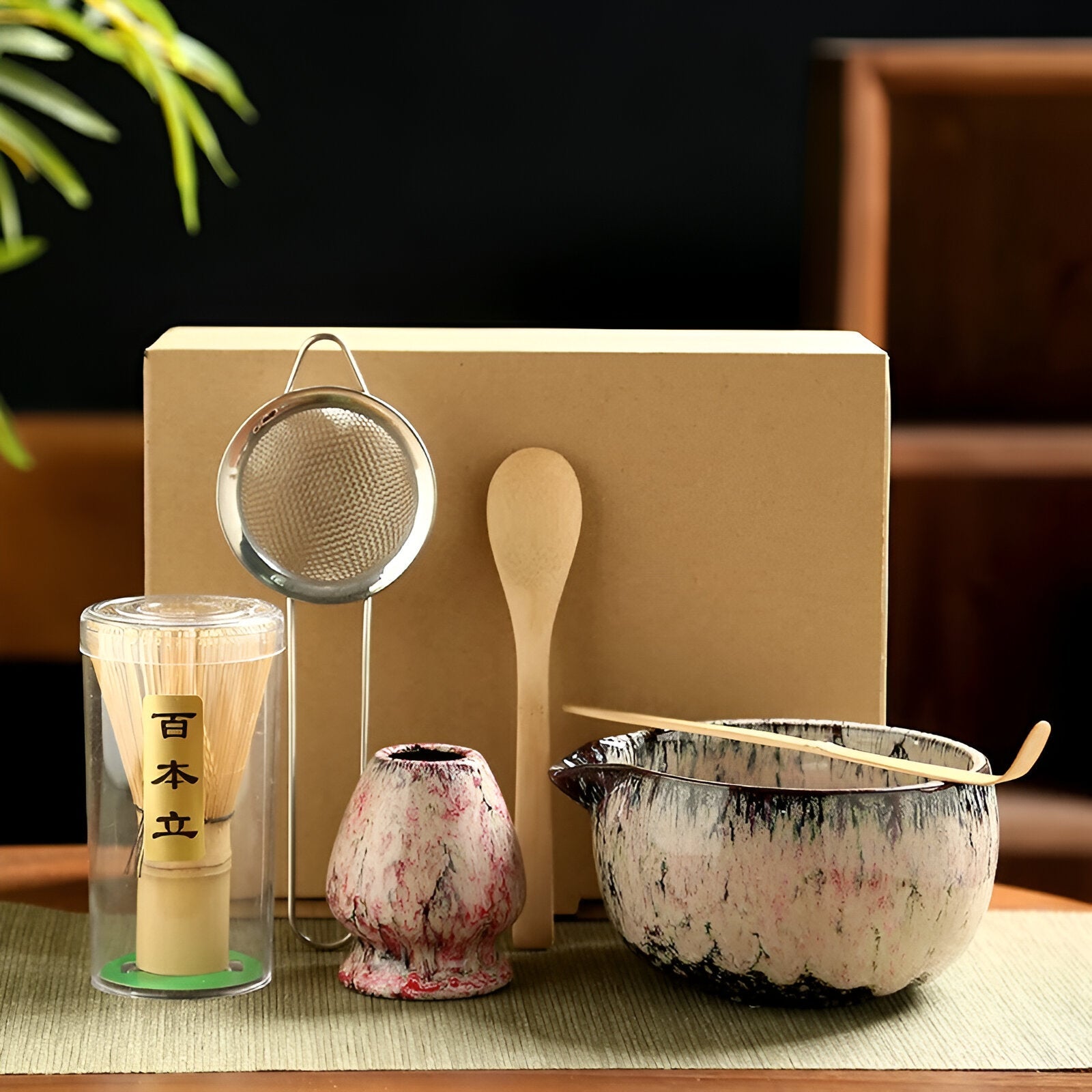 "Matcha Keramikksett - 6 deler - tradisjonell te-seremoni - inkluderer matcha-bolle, visp, scoop og sil, estetisk design."