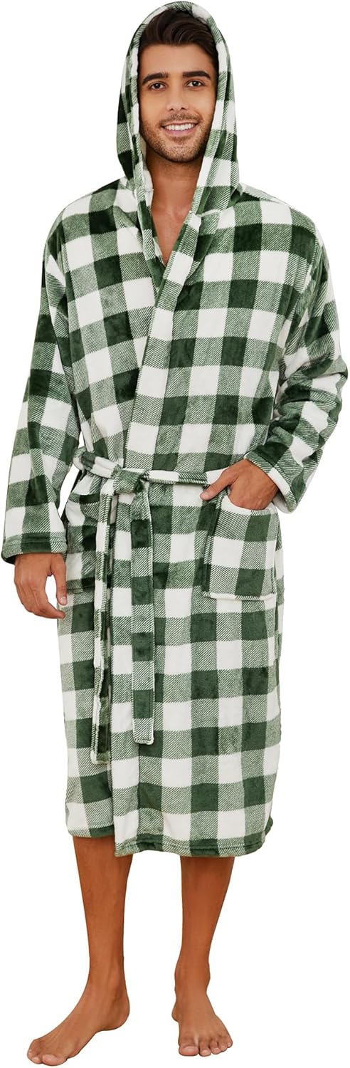 Menns varme fleece badekåpe, lang nok for full kroppskomfort på kalde dager.
