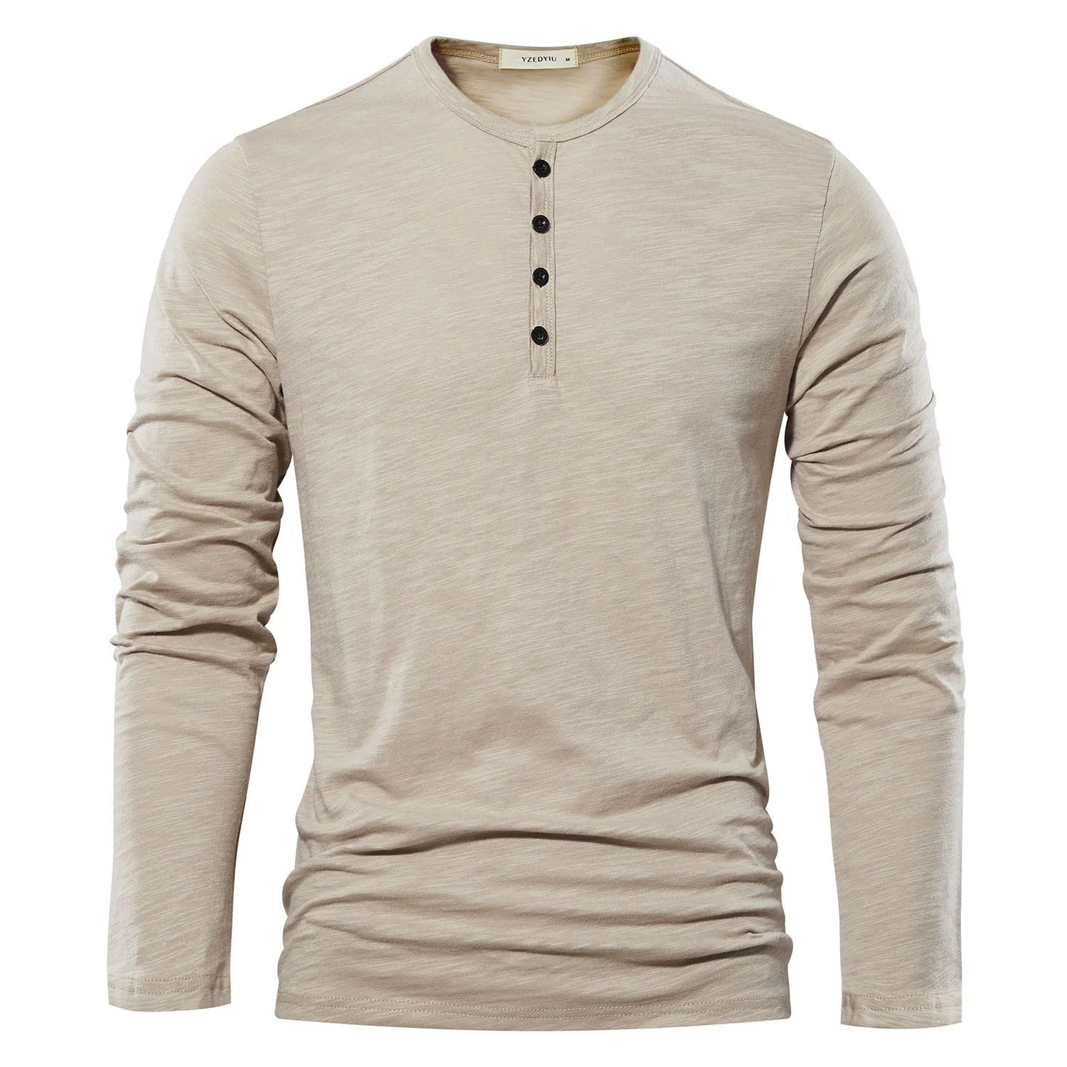 Hvit langermet Henley t-skjorte for menn. Tidløs og komfortabel hverdagsgarderobe.
