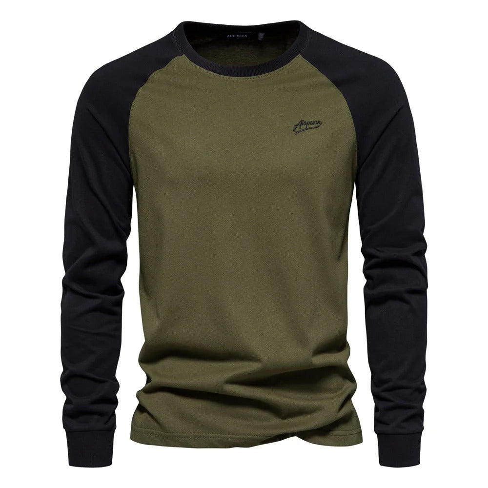 Menns langermet patchwork t-skjorte med rundhals, unik stil for uformell mote.