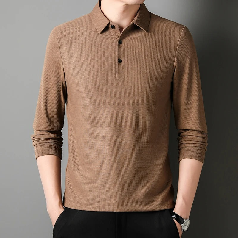 Stilren og komfortabel langermet poloskjorte for menn. Perfekt for business casual og hverdagsbruk.