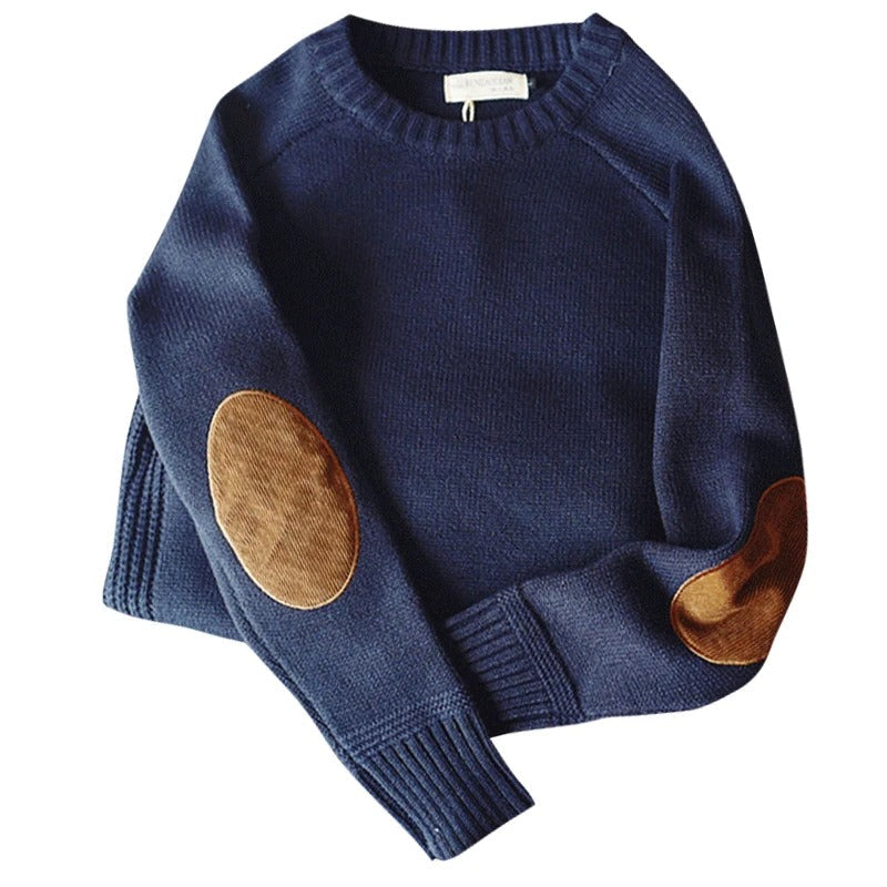 Nærstudie av den myke lappestrikken på en oversized herregenser, ideell for kalde dager.