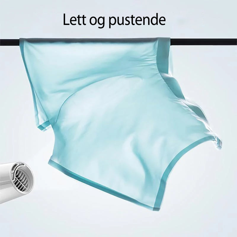 Menns pustende is silke underbukser i blått. Lett, myk design, perfekt for sommer, med antibakteriell og hurtigtørkende egens