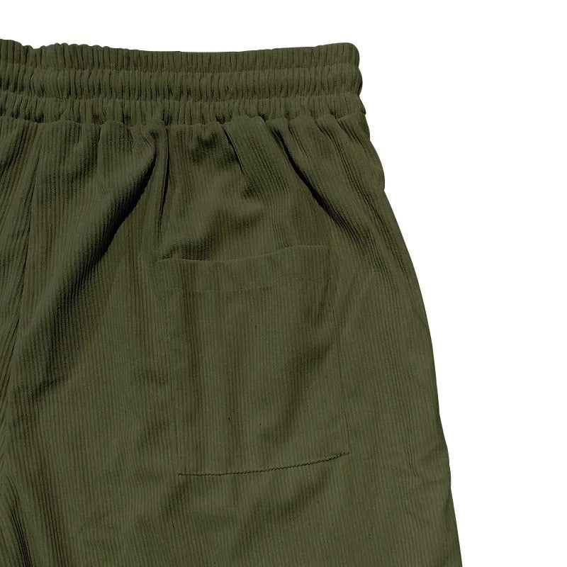 Komfortable og funksjonelle menns cargoshorts, retrostil, ideelle for varme sommerdager.