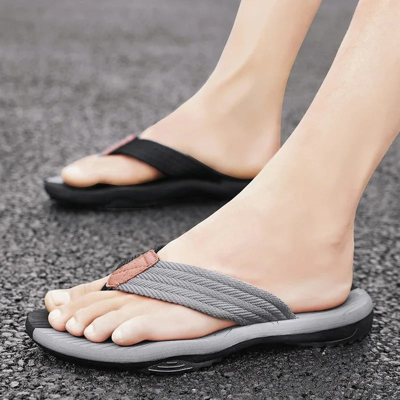 Stilige og komfortable herresandaler, perfekt fotbekledning for en avslappet sommer.