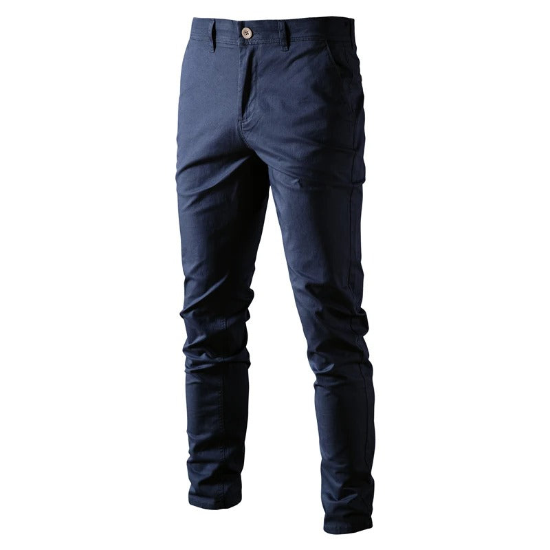 Allsidige slimfit herrebukser som passer til hverdagen eller pentøy. Ensfarget design for lett matching.