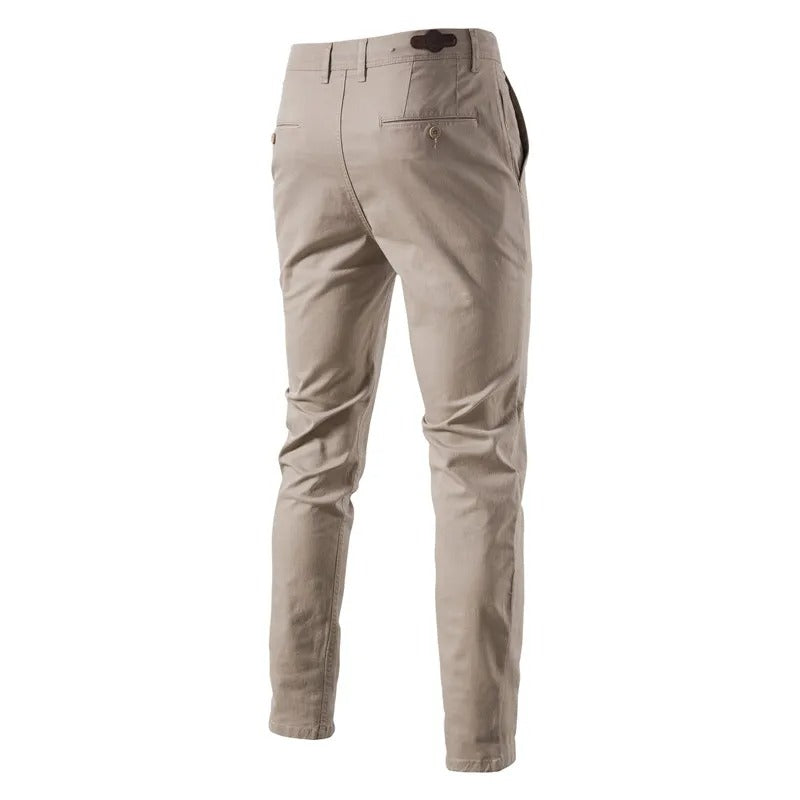 Moderne slimmebukser for menn med en elegant slim fit. Stilfullt valg for den bevisste herren og hverdagen.