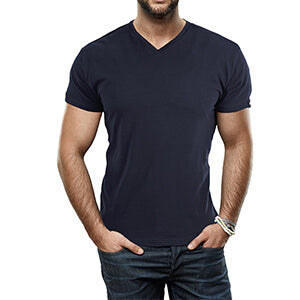 Kortermet slim fit T-skjorte med V-hals for menn, en casual favoritt til hverdag.