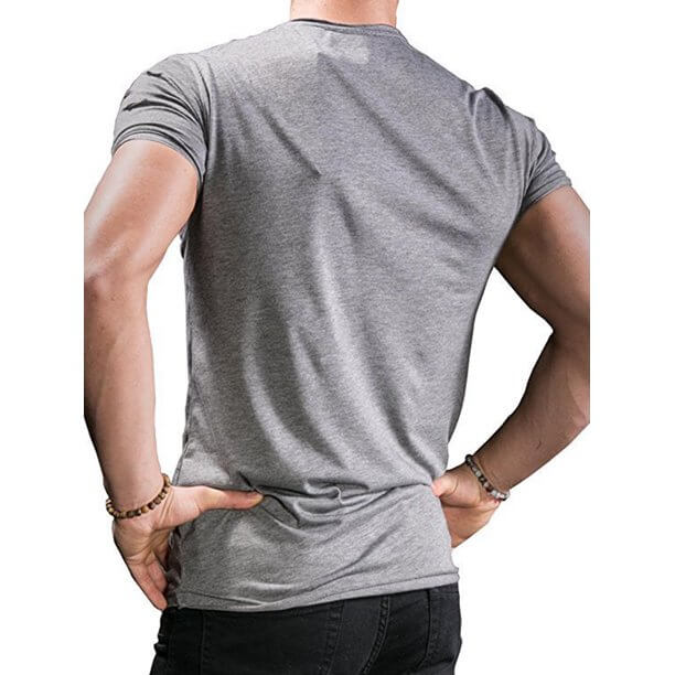 Unik menns t-skjorte, kort erm, med hulldesign. Casual, luftig og trendy herreklær for sommeren.