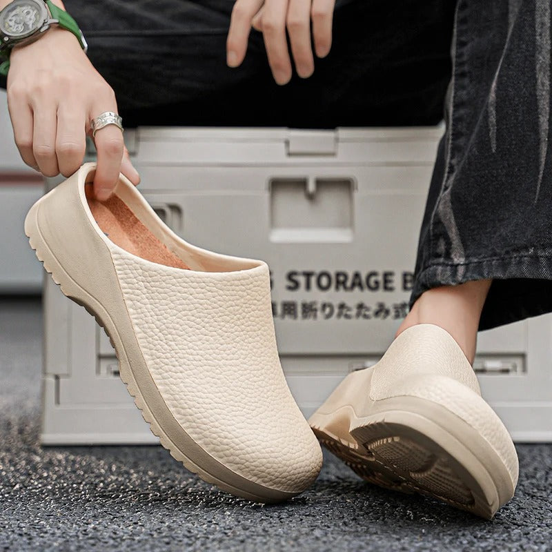 To par menns vanntette hagesko, lettvekt og komfortable slip-ons for allsidig utendørs bruk.