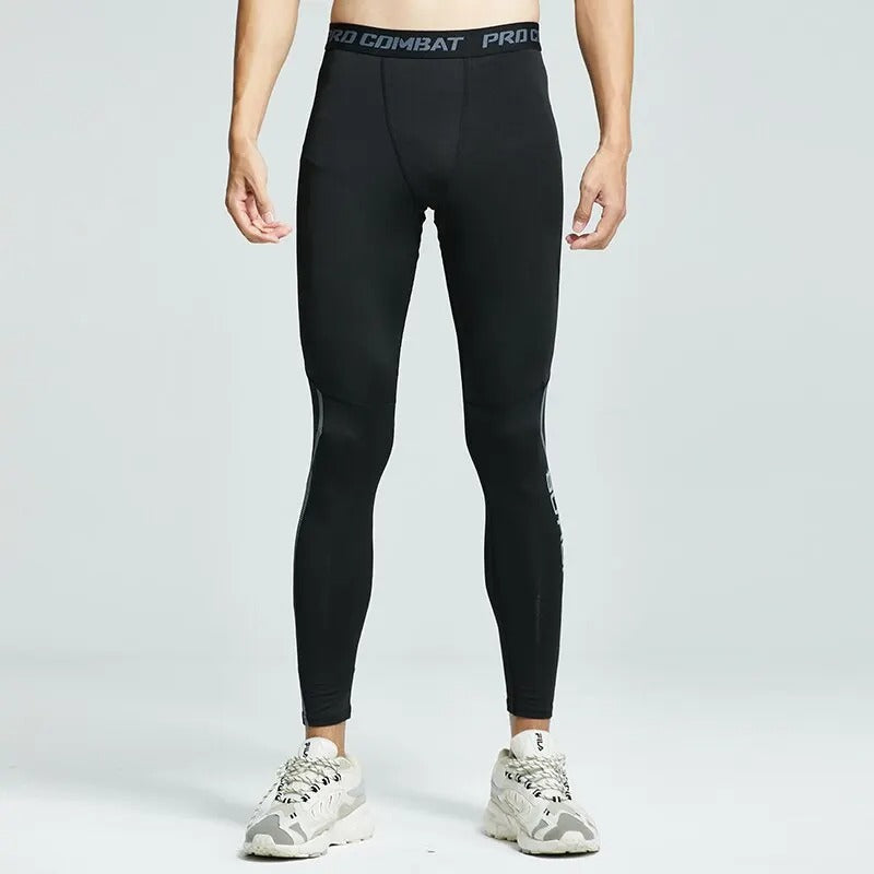 Detaljbilde av fukttransporterende treningsleggings for menn, ideell som varm baselayer til vinter.