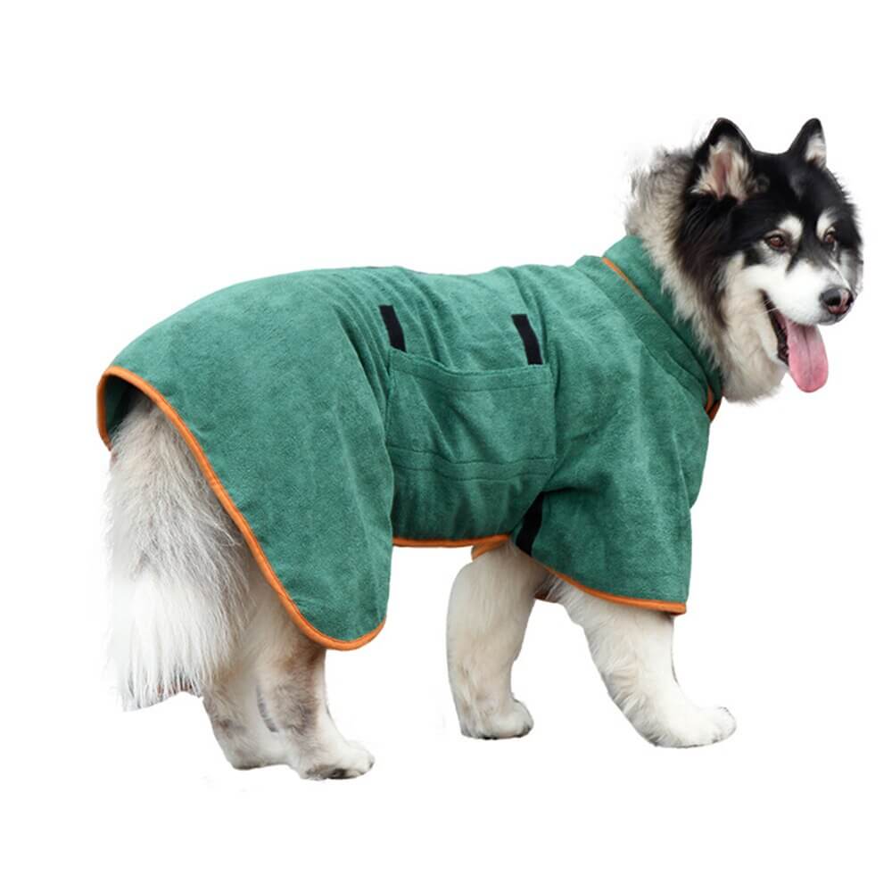 Effektiv mikrofiber hundebadekåpe som hindrer søl og lukt fra våt hund; uunnværlig tilbehør.