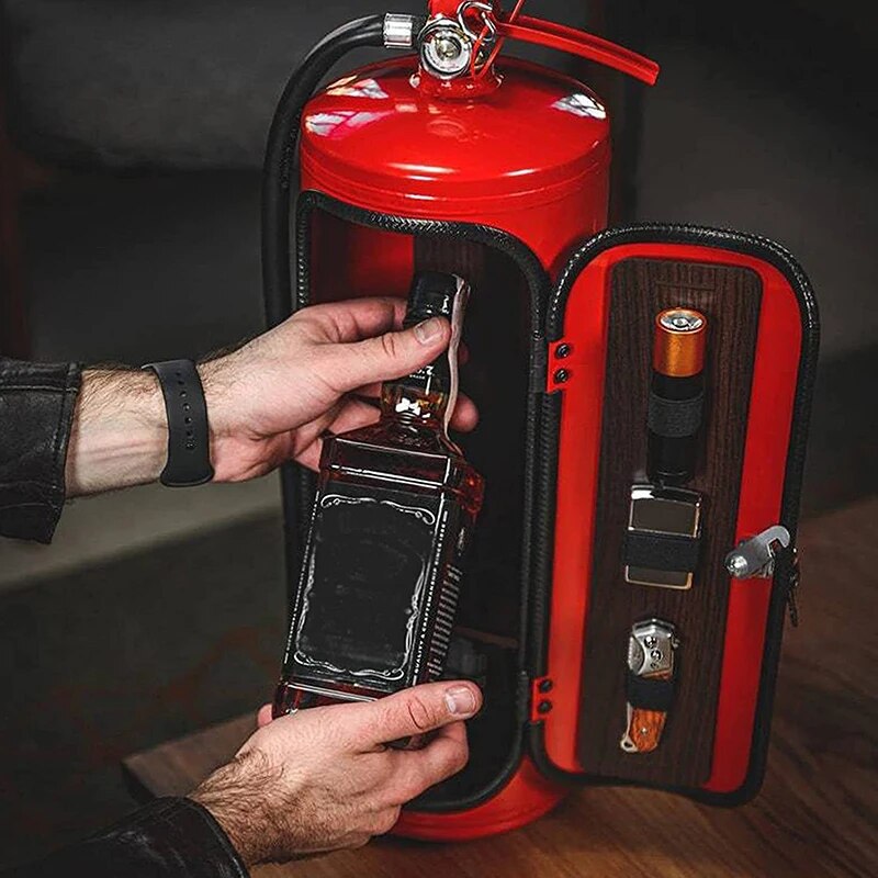 Detalj av rød brannslukker minibar med matt finish