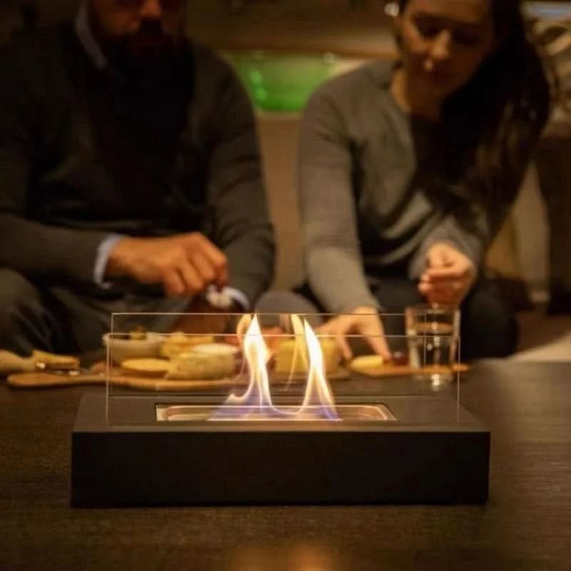 Minimalistisk bordpeis med ekte flammelys, ideell for borddekorasjon både inne og ute på uteplassen.