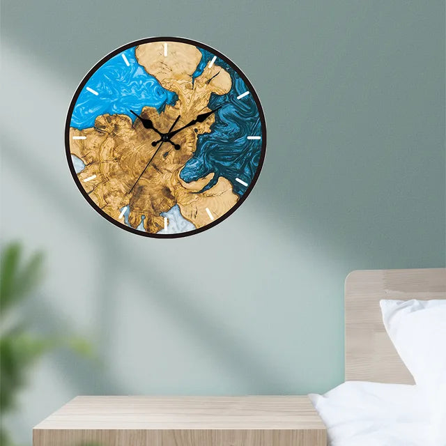 Stilren gjennomsiktig veggklokke som løfter moderne interiørdesign. Minimalistisk og funksjonell.