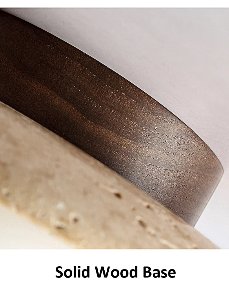 "Minimalistisk japansk taklampe i kremstil med myk kremhvit finish og kunstnerisk form, perfekt for rolig interiør."