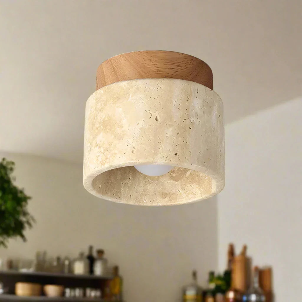 "Minimalistisk japansk taklampe i kremstil med myk kremhvit finish og kunstnerisk form, perfekt for rolig interiør."
