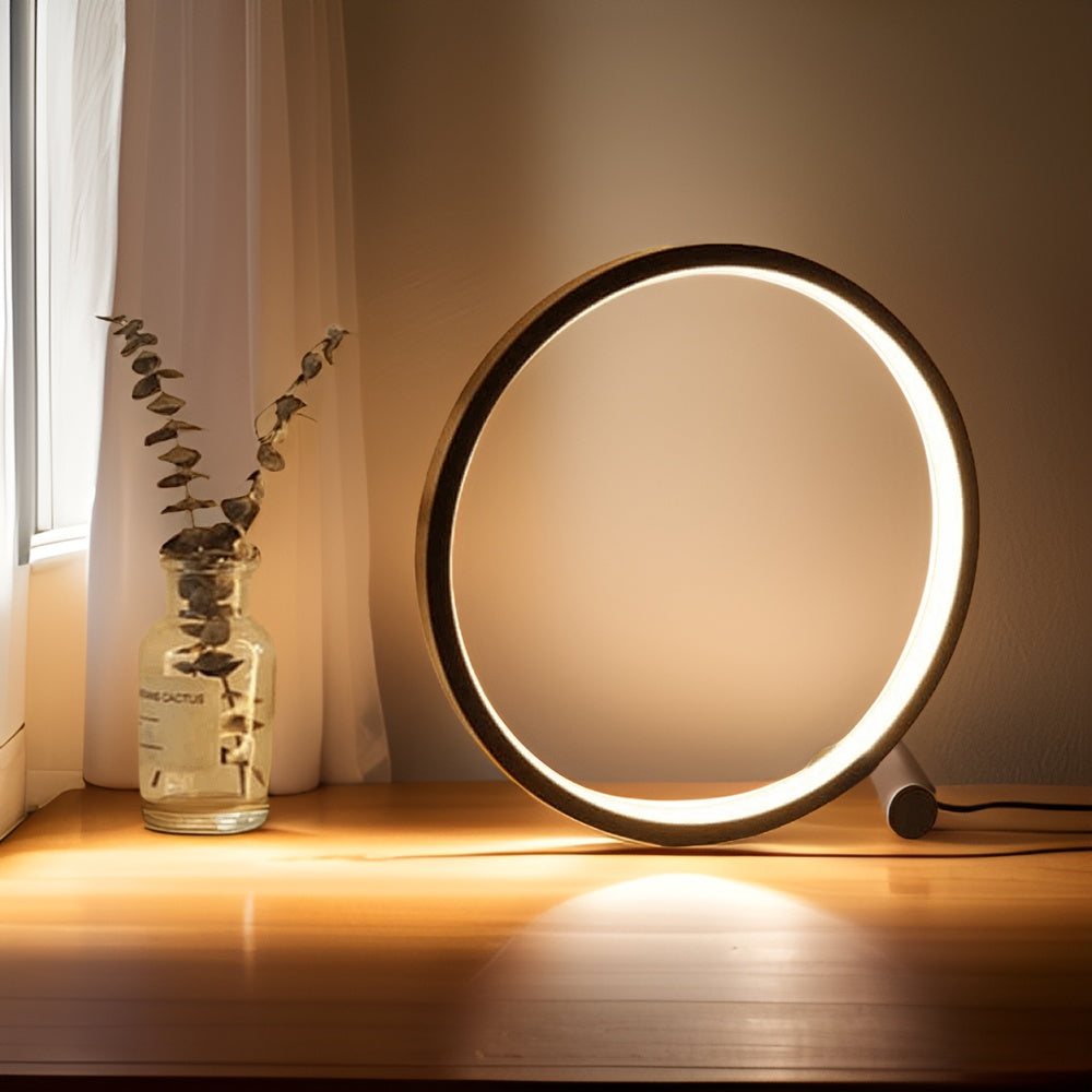 Moderne minimalistisk bordlampe i LED, perfekt som leselys eller dekorativ belysning.