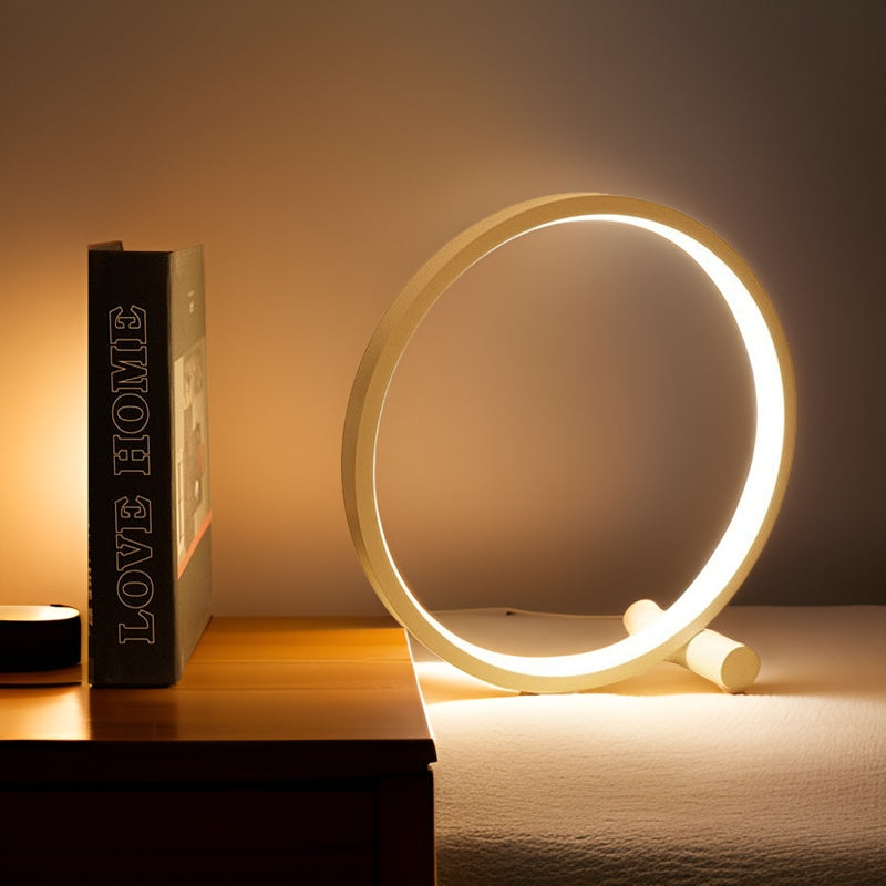 Slank og minimalistisk LED bordlampe, dimbar for moderne hjem og arbeidsplasser.