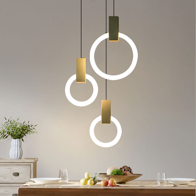 "Minimalistisk LED-pendellampe i sirkulær design, gir varm belysning med nordisk eleganse, ideell for moderne rom."