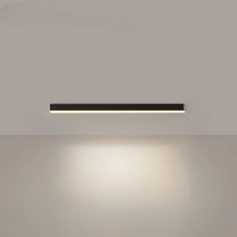 Kraftig LED taklampe som lyser opp moderne stue. Energieffektiv, stilren design. Perfekt taklys.