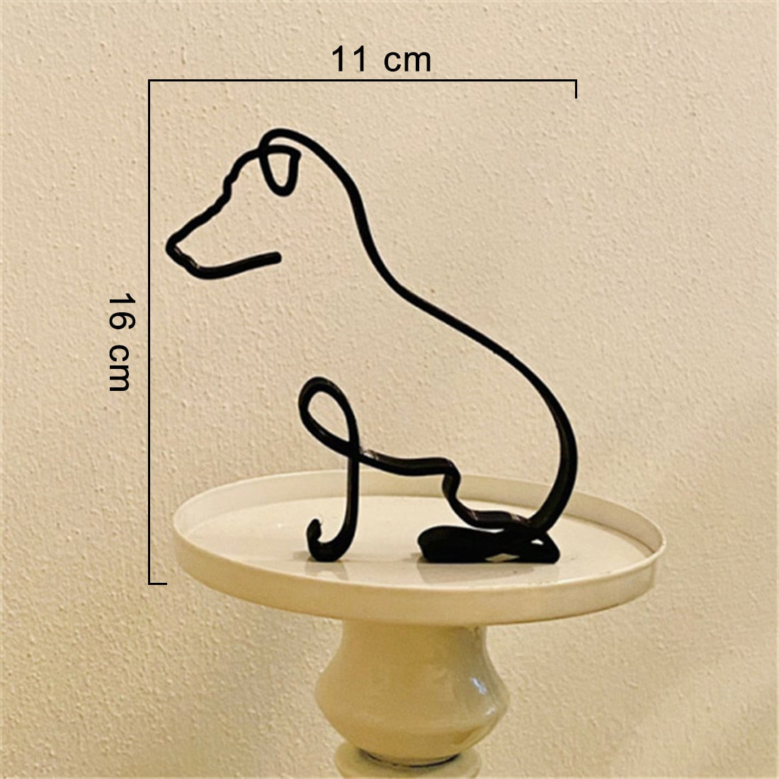 Svart metall hundefigur, moderne kunstdyrstatue for stue og interiørdesign