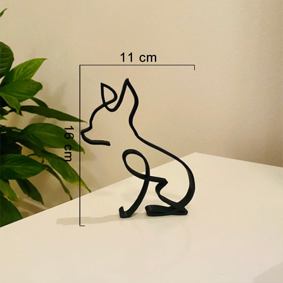 Svart metall hundeskulptur, kunstnerisk dyrefigur for moderne interiørdesign