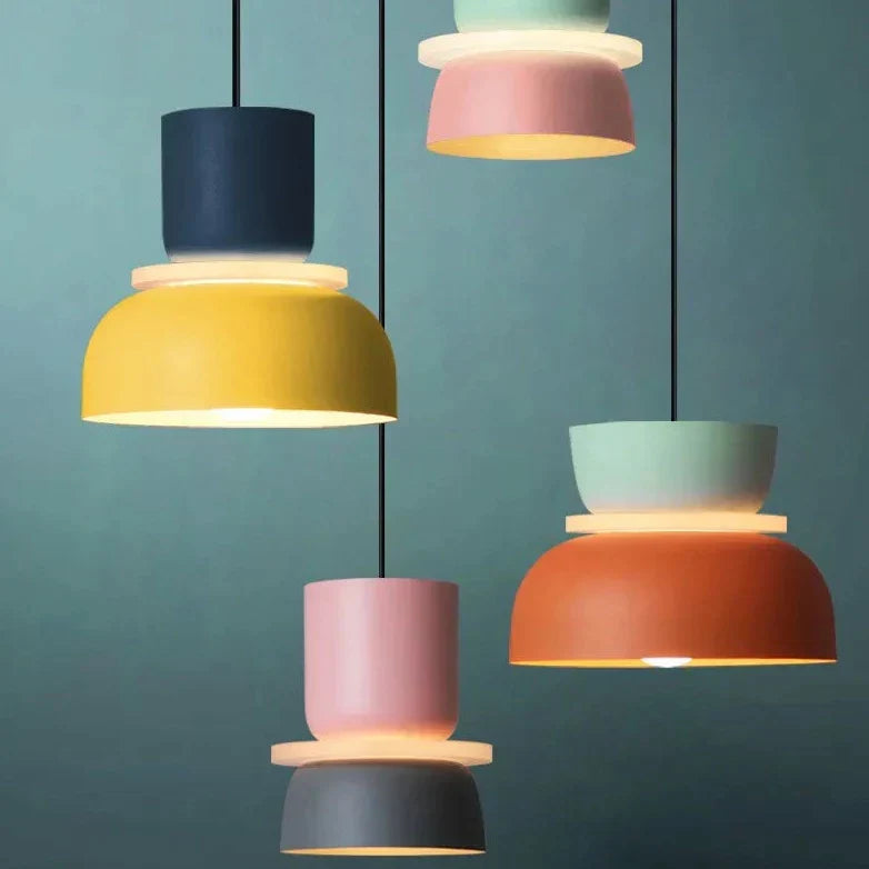Stilren pendellampe i mintgrønn pastell, perfekt taklampe for moderne hjem