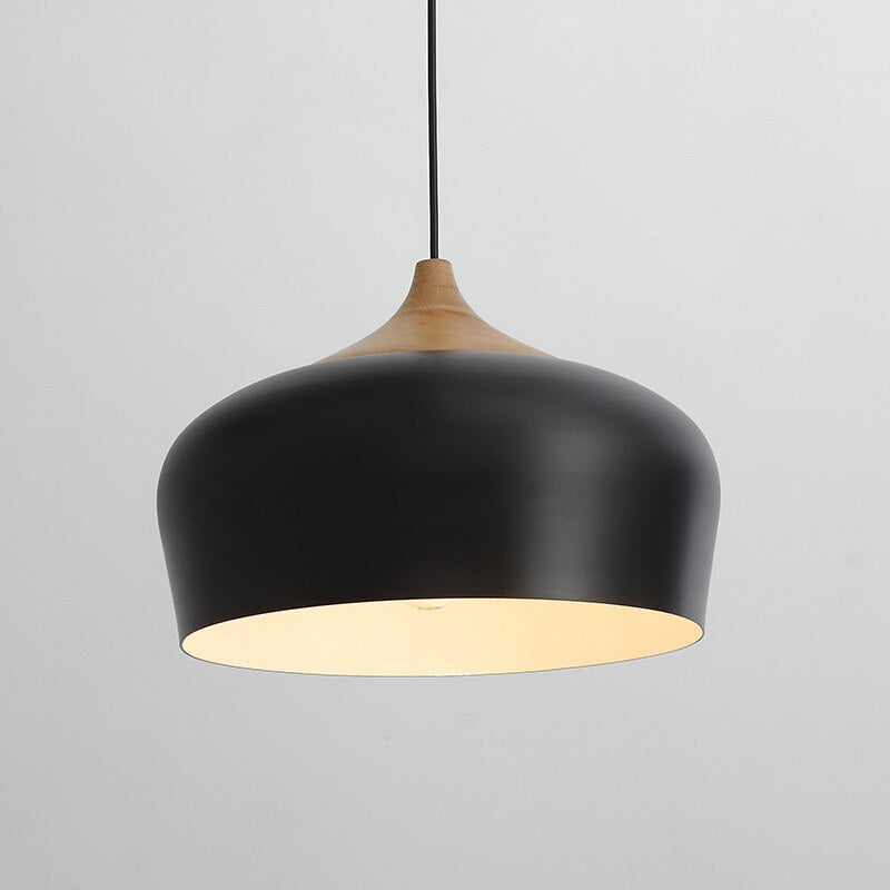 Detalj av matt finish på en pastellfarget pendellampe, ideell for moderne innredning.