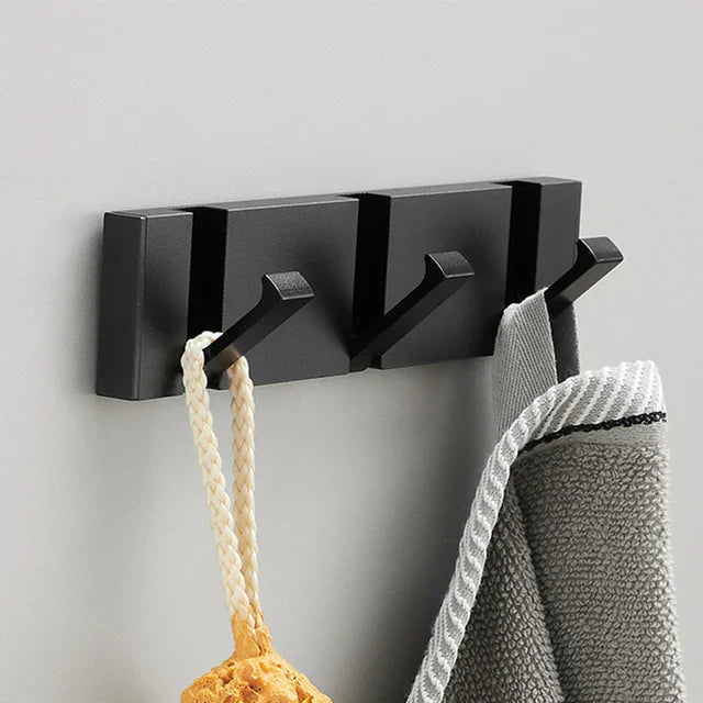 Moderne veggkrok i rustfritt stål. Minimalistisk design og sammenleggbar funksjon for stilren hjemmeinnredning.