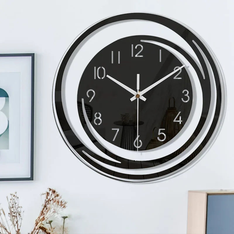 Geometrisk, svart veggklokke; moderne og minimalistisk. Stille ur som passer perfekt i en elegant hjemmeinnredning.