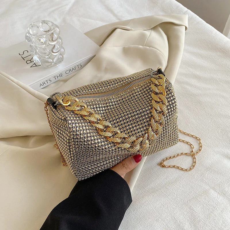 Elegant kveldsveske for kvinner i skinnende rhinestones med slank metallkjede