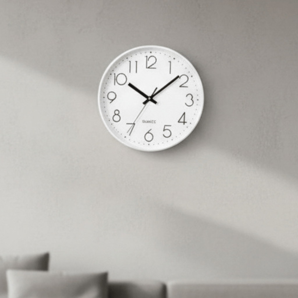 Moderne 30cm lydløs veggklokke i minimalistisk design for stilfull hjemmedekor.