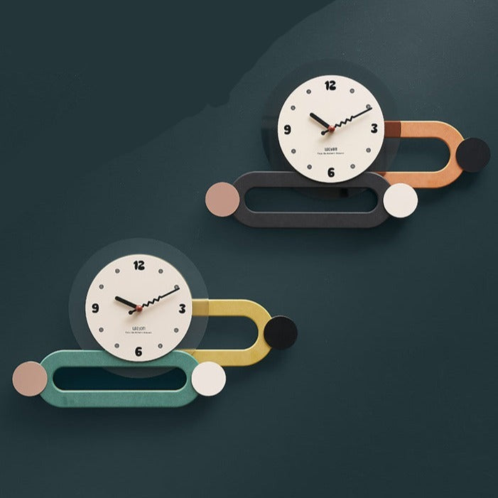 Minimalistisk 3D veggklokke i svart finish. En moderne klokke som passer til enhver innredningsstil.