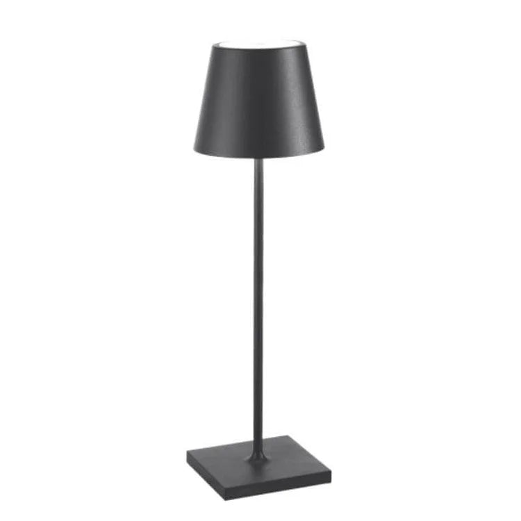 "Moderne, bærbar trådløs LED-bordlampe med dimmefunksjon og vanntett design, perfekt for inne- og utebruk."