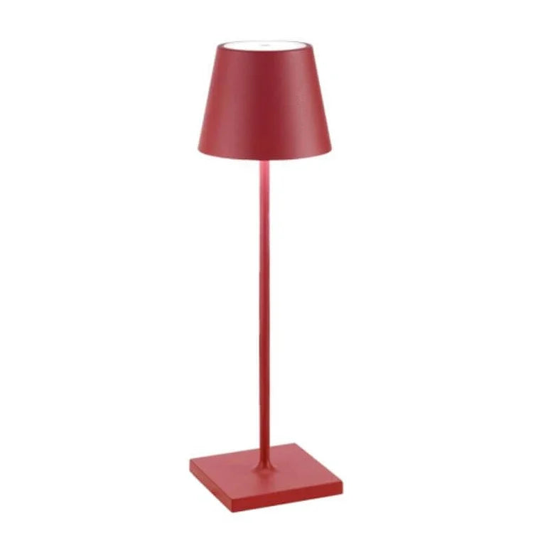 "Moderne, bærbar trådløs LED-bordlampe med dimmefunksjon og vanntett design, perfekt for inne- og utebruk."