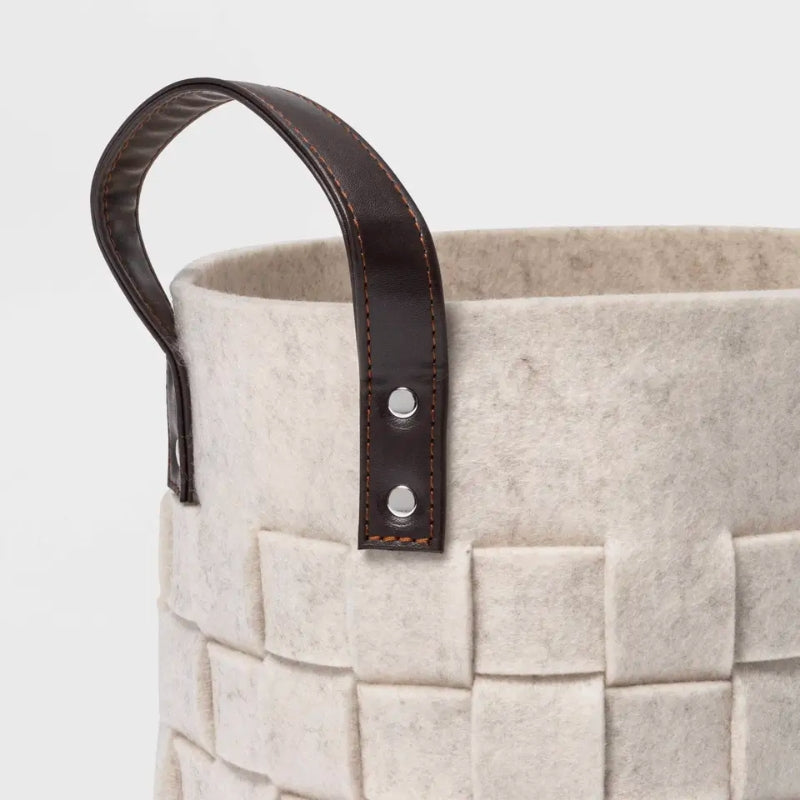 Stilrene oppbevaringskurver i moderne beige design; perfekt for smart oppbevaring og hjemmeinnredning.